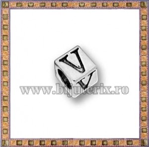 Margica argintie 5.5mm Litera V