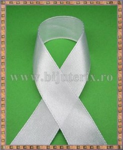 Panglica satin alb 1,5cm - 5m