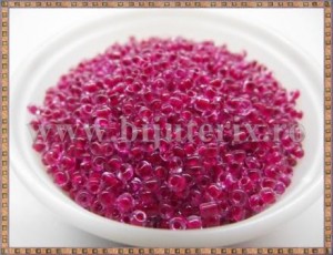 Margele nisip 2mm - transparente cu interior visiniu-grena (100gr)