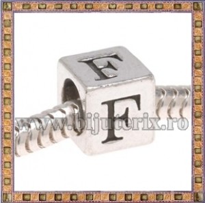 Margica argintie 6.4mm Litera F